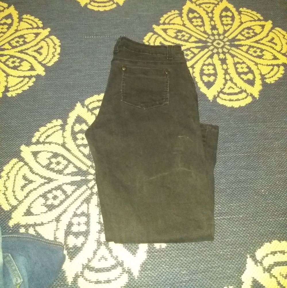 black capris